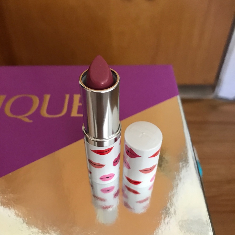 14 Plum lipstick by Clinique